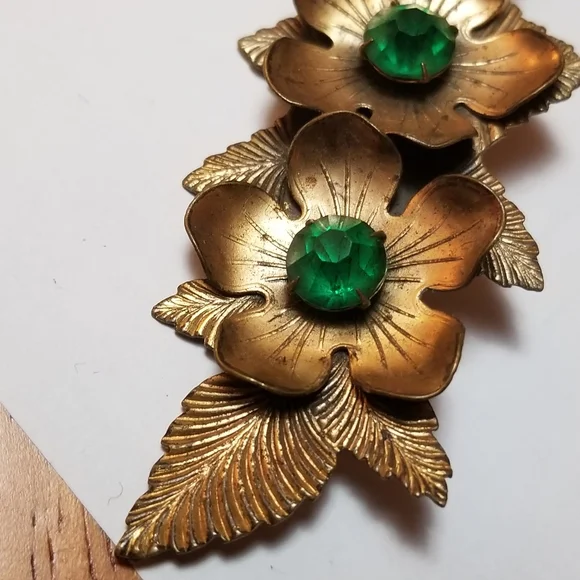 Relisted- Vintage three flowers brooch green rhinestones pin large crescent gold - Picture 9 of 14